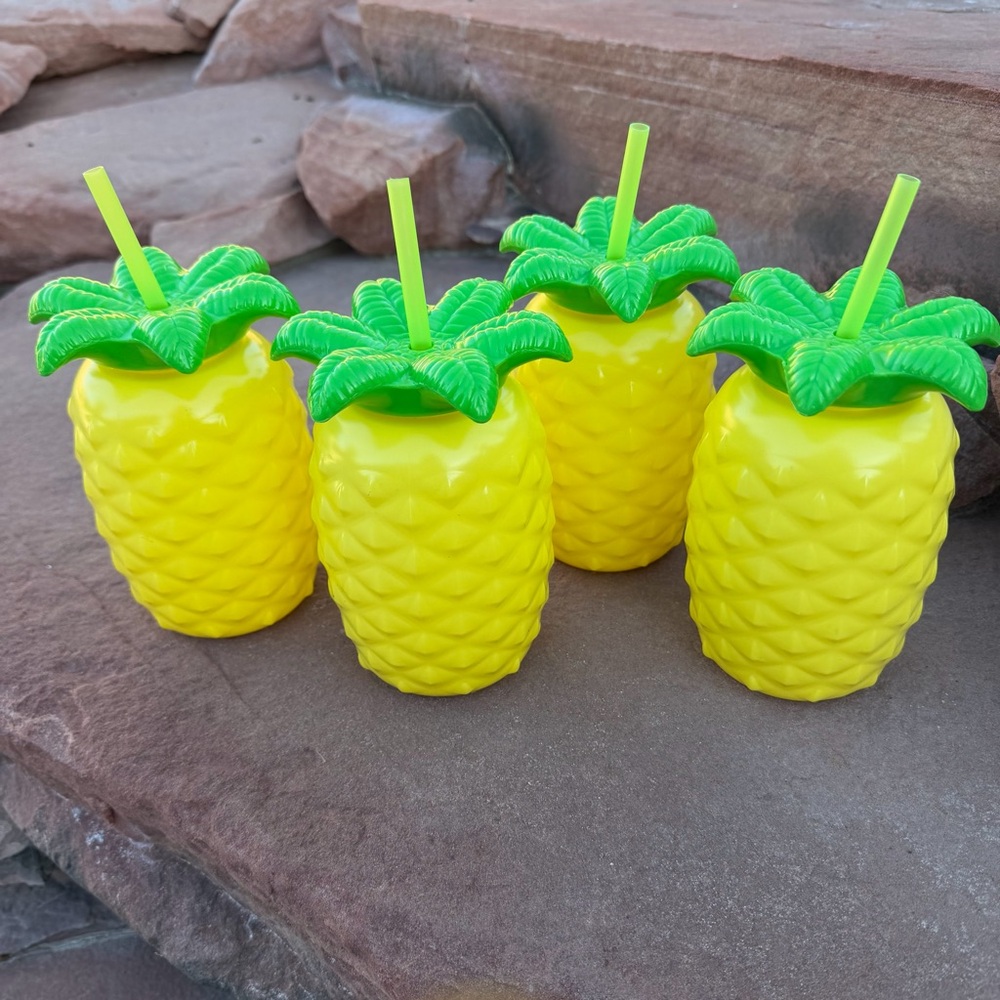 Set of 4 Yellow Pineapple BPA-Free Drink Cups with Green Lids & Straw